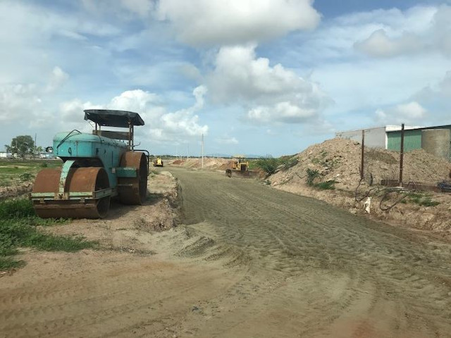 Đất nền ở khu vực ruộng muối tự ý phân lô, đặt tên dự án bán. Đất nền ở khu vực ruộng muối tự ý phân lô, đặt tên dự án bán.