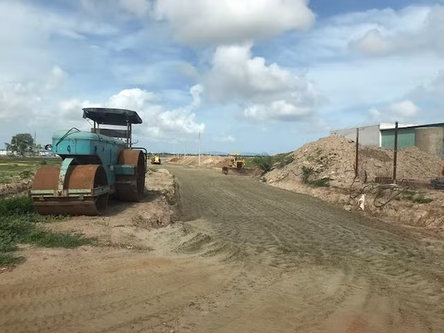 Đất nền ở khu vực ruộng muối tự ý phân lô, đặt tên dự án bán.