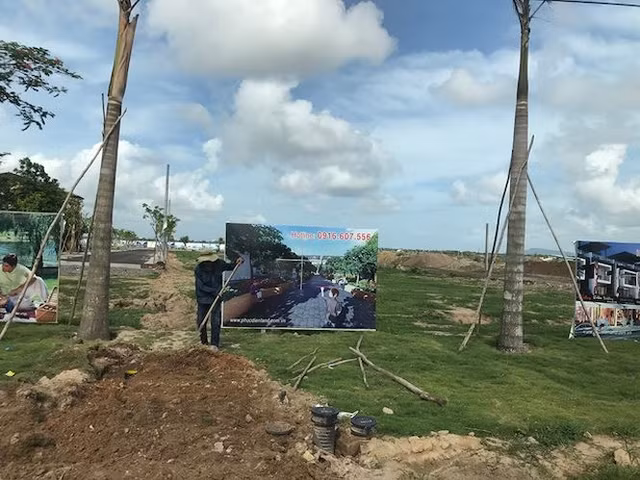 Hạ tầng pháp lý chưa hoàn thiện, chủ đất tự đặt tên dự án và rao bán.