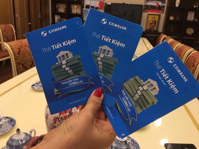Eximbank chi nhánh TP.HCM đang vướng khiếu nại của khách hàng vì mất 245 tỷ đồng gửi tiết kiệm tại nhà băng này. Eximbank chi nhánh TP.HCM đang vướng khiếu nại của khách hàng vì mất 245 tỷ đồng gửi tiết kiệm tại nhà băng này.