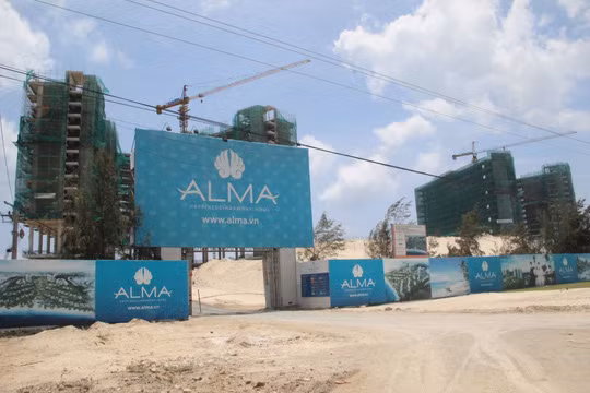 Dự án khu nghỉ dưỡng Alma hoạt động ì ạch trong khi đơn kiện đang tăng. Dự án khu nghỉ dưỡng Alma hoạt động ì ạch trong khi đơn kiện đang tăng.