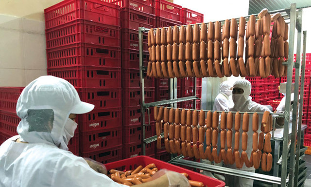 Thị trường xúc xích đang có góp mặt của các doanh nghiệp lớn. Ảnh: DNSG. Thị trường xúc xích đang có góp mặt của các doanh nghiệp lớn. Ảnh: DNSG.