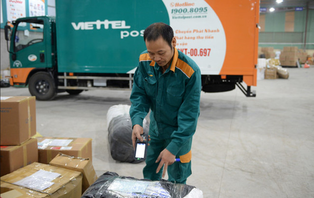 Viettel Post từng có nhiều lùm xùm trước đó về việc rút ruột, đánh tráo hàng của khách. Ảnh minh họa: Viettel Post. Viettel Post từng có nhiều lùm xùm trước đó về việc rút ruột, đánh tráo hàng của khách. Ảnh minh họa: Viettel Post.
