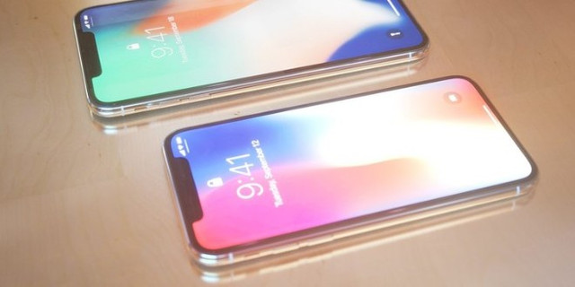 Cả hai điện thoại cao cấp này đều mang phong cách như iPhone X năm ngoái, gồm notch với Camera TrueDepth. Cả hai điện thoại cao cấp này đều mang phong cách như iPhone X năm ngoái, gồm notch với Camera TrueDepth.
