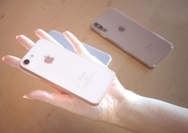 Còn iPhone SE 2 sẽ mang đến những tính năng phần cứng gần tương tự iPhone 7. Còn iPhone SE 2 sẽ mang đến những tính năng phần cứng gần tương tự iPhone 7.