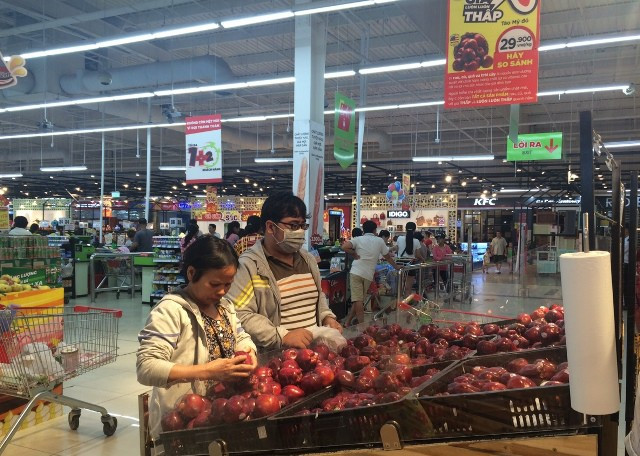 Nhiều loại trái cây nhập khẩu đang có giá rẻ bất ngờ. Ảnh: Khải Huyền. Nhiều loại trái cây nhập khẩu đang có giá rẻ bất ngờ. Ảnh: Khải Huyền.