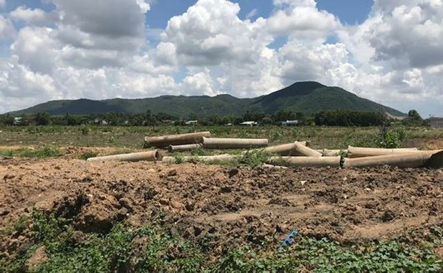 Khách hàng điêu đứng vì mua phải dự án “vịt trời“ Khach hang dieu dung vi mua phai du an “vit troi“