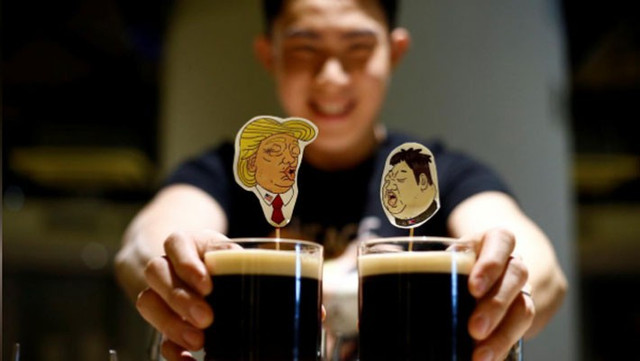 Đồ uống mang chủ đề thượng đỉnh Mỹ-Triều trong một quán bar ở Singapore. Ảnh: Reuters. Đồ uống mang chủ đề thượng đỉnh Mỹ-Triều trong một quán bar ở Singapore. Ảnh: Reuters.