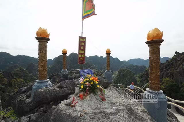 Di tích lịch sử được chủ đầu tư đưa ra trong biển chỉ dẫn để giới thiệu với khách du lịch.