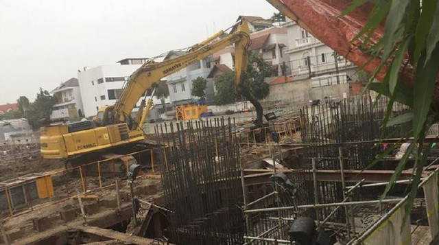 Cơ quan chức năng yêu cầu chủ đầu tư tạm ngưng xây dựng để khắc phục cho dân. Cơ quan chức năng yêu cầu chủ đầu tư tạm ngưng xây dựng để khắc phục cho dân.