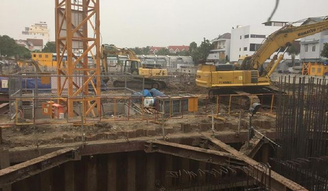 Tuy nhiên, chủ đầu tư không khắc phục mà vẫn tiếp tục thi công. Tuy nhiên, chủ đầu tư không khắc phục mà vẫn tiếp tục thi công.