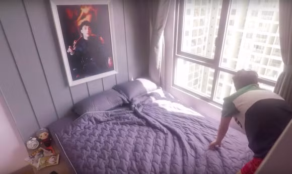 Phòng ngủ của Sơn Tùng M-TP được thiết kế khá đơn giản.