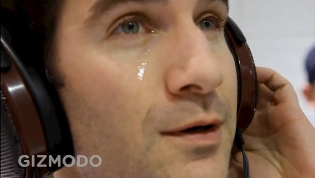 Một người đàn ông đã khóc trước âm thanh của chiếc tai nghe đắt nhất thế giới Sennheiser Orpheus Một người đàn ông đã khóc trước âm thanh của chiếc tai nghe đắt nhất thế giới Sennheiser Orpheus