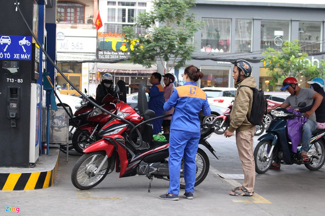 Xăng dầu đang phải gánh tới 95% thuế bảo vệ môi trường. Ảnh: Phúc Minh.