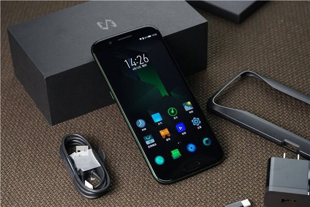 Theo trang web của Black Shark, đợt mở bán tiếp theo diễn ra vào 10 giờ sáng ngày 27/4, theo giờ Trung Quốc. Bản 6GB RAM + 64GB được bán với giá 2.999 CNY (tương đương 10,8 triệu đồng) trong khi bản 8GB RAM + 128GB có giá 3.499 CNY (xấp xỉ 12,6 triệu đồng). Công ty này tuyên bố rằng 50.000 người mua Black Shark sớm nhất sẽ được tặng miễn phí phụ kiện chơi game Black Shark Gamepad. Theo trang web của Black Shark, đợt mở bán tiếp theo diễn ra vào 10 giờ sáng ngày 27/4, theo giờ Trung Quốc. Bản 6GB RAM + 64GB được bán với giá 2.999 CNY (tương đương 10,8 triệu đồng) trong khi bản 8GB RAM + 128GB có giá 3.499 CNY (xấp xỉ 12,6 triệu đồng). Công ty này tuyên bố rằng 50.000 người mua Black Shark sớm nhất sẽ được tặng miễn phí phụ kiện chơi game Black Shark Gamepad.