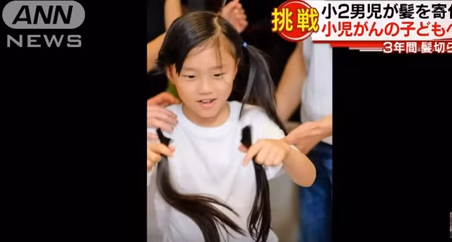 Chuyen la hom nay: Be trai toc dai bi cuoi cot, roi ne phuc vi...-Hinh-2