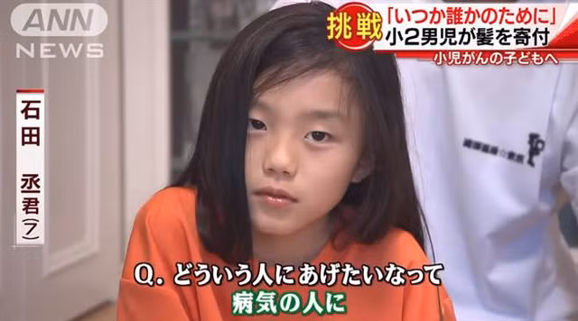 Chuyen la hom nay: Be trai toc dai bi cuoi cot, roi ne phuc vi...