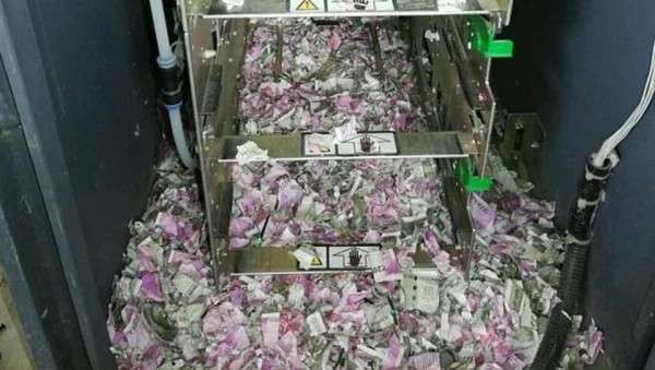 ATM “chết”, nhân viên mở ra sốc nặng khi thấy thứ bên trong ATM “chet”, nhan vien mo ra soc nang khi thay thu ben trong
