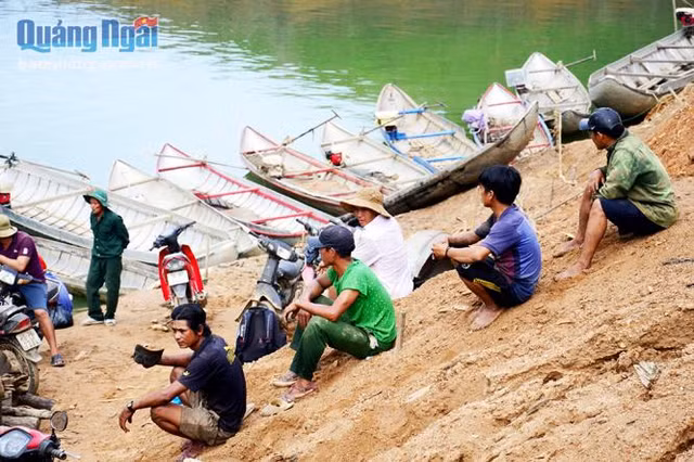 Canh la: Ho “moc” go, dan do xo xuong cat, kiem 300 ngan/ngay-Hinh-3