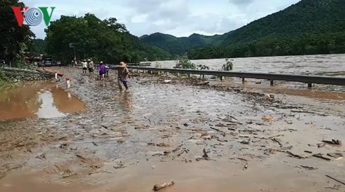 Thủy điện Bản Vẽ xả lũ đúng quy trình, người dân vẫn chưa thể về nhà - Hình 2 Thuy dien Ban Ve xa lu dung quy trinh, nguoi dan van chua the ve nha-Hinh-2
