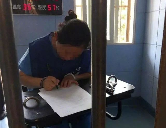 Phía sau người trông giữ trẻ hiền lành, là sự thật kinh hoàng... - Hình 3 Phia sau nguoi trong giu tre hien lanh, la su that kinh hoang...-Hinh-3