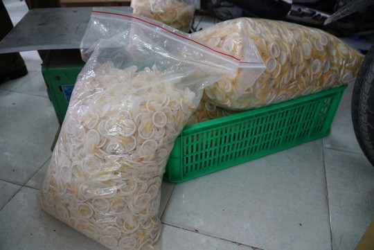 Ớn lạnh quy trình sản xuất bao cao su giả ở TP HCM - Hình 2 On lanh quy trinh san xuat bao cao su gia o TP HCM-Hinh-2