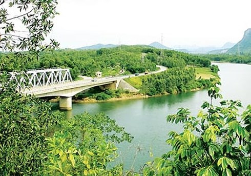 Bến phà Long Đại 50 năm trước, nay được thay bằng cây cầu bê tông chắc chắn. Ảnh: Internet. Bến phà Long Đại 50 năm trước, nay được thay bằng cây cầu bê tông chắc chắn. Ảnh: Internet.