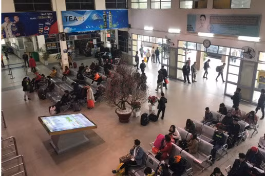 Bến xe Mỹ Đình (Hà Nội) thưa vắng ngày 8.2 (23 tháng chạp). Ảnh: KH