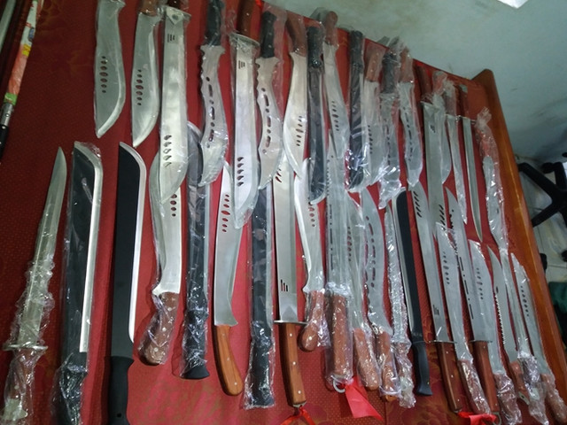 Hung khí tang vật. Hung khí tang vật.
