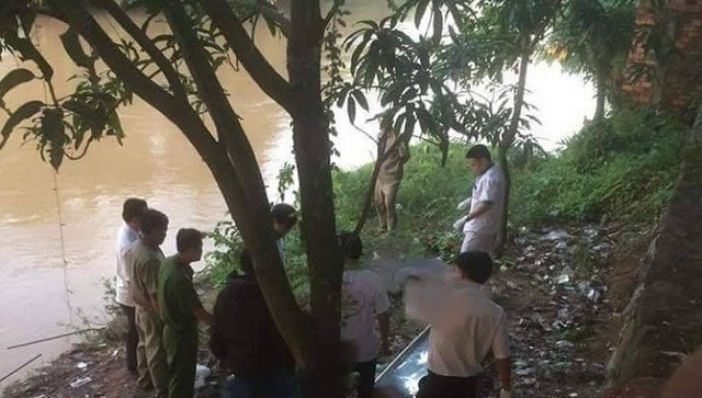 Nghi án mẹ ôm con nhảy sông tự tử ở Bình Dương Nghi an me om con nhay song tu tu o Binh Duong