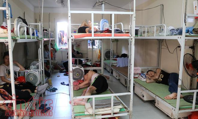 Khi ở trong nhà trọ của bệnh viện, mỗi người nhà bệnh nhân chỉ phải nộp 15.000 đồng/ngày đêm nhưng được nằm nghỉ, tắm giặt, có phòng vệ sinh sạch sẽ, phòng có hệ thống làm mát, quạt và thiết bị chiếu sáng.