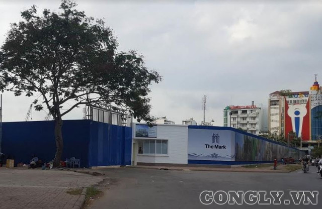 Khu đất của Dự án The Mark bị quây tôn và chiếm giữ trái phép. Khu đất của Dự án The Mark bị quây tôn và chiếm giữ trái phép.