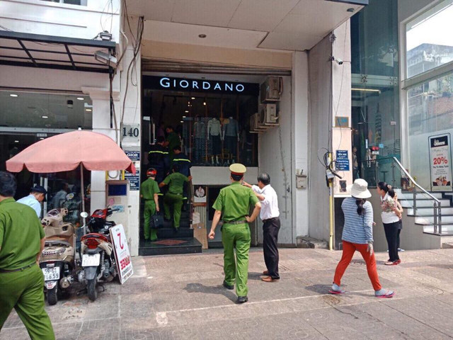 Hiện trường xảy ra vụ việc hy hữu thanh niên bị thang máy kẹp cổ.