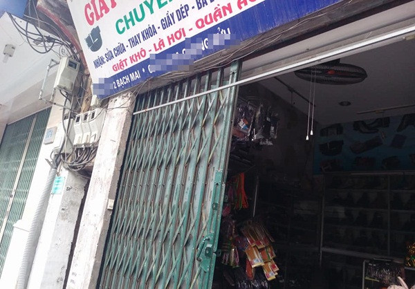 Kinh hoàng người đàn ông đâm vợ cũ trước mặt con trai 6 tuổi - Hình 2 Kinh hoang nguoi dan ong dam vo cu truoc mat con trai 6 tuoi-Hinh-2