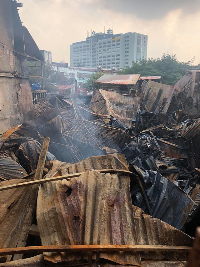 Ông Hiệp “khùng” phải chịu trách nhiệm gì trong vụ cháy ở Đê La Thành? Ong Hiep “khung” phai chiu trach nhiem gi trong vu chay o De La Thanh?