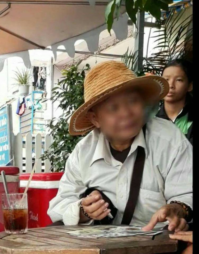 Bóc mẽ chiêu giả “thầy chùa” xem bói quanh bệnh viện Boc me chieu gia “thay chua” xem boi quanh benh vien