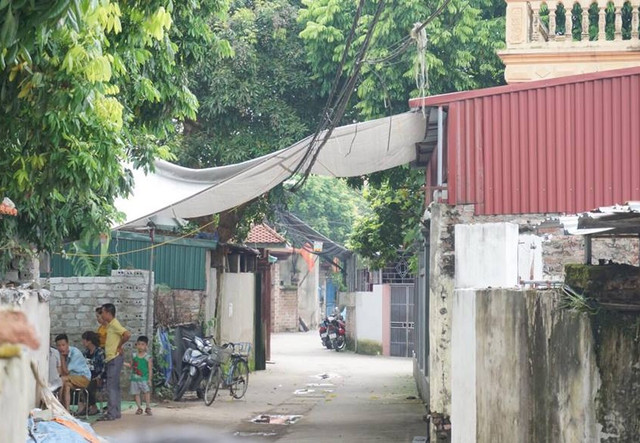 Run lập cập nhớ lại phút người chồng đâm chết vợ, truy sát anh vợ - Hình 3 Run lap cap nho lai phut nguoi chong dam chet vo, truy sat anh vo-Hinh-3