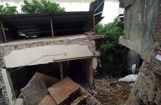 Hang loat nha do xuong song Da co phai do 