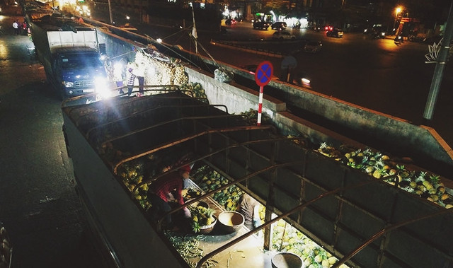 Đình chỉ công tác một số cá nhân bảo kê chợ Long Biên - Hình 2 Dinh chi cong tac mot so ca nhan bao ke cho Long Bien-Hinh-2