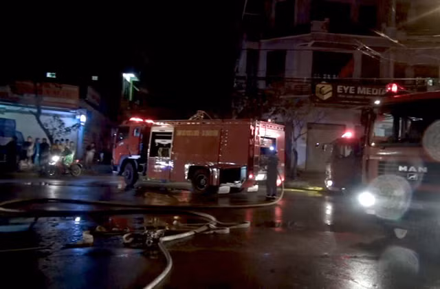 ám cháy được dập tắt sau hơn nửa giờ. Ảnh: V.D.