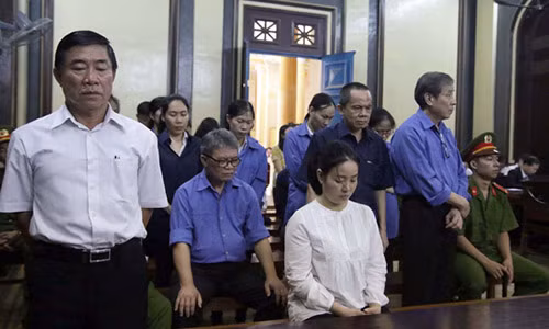 Các bị cáo trong vụ đại án TrustBank tại tòa.