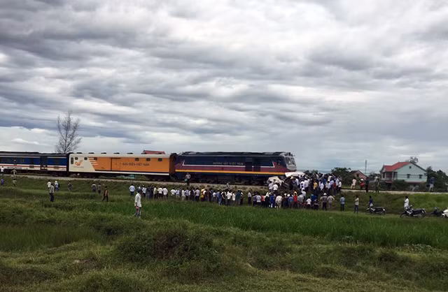 Kinh hoang hien truong 4 nguoi bi tau hoa dam thuong vong o Nghe An