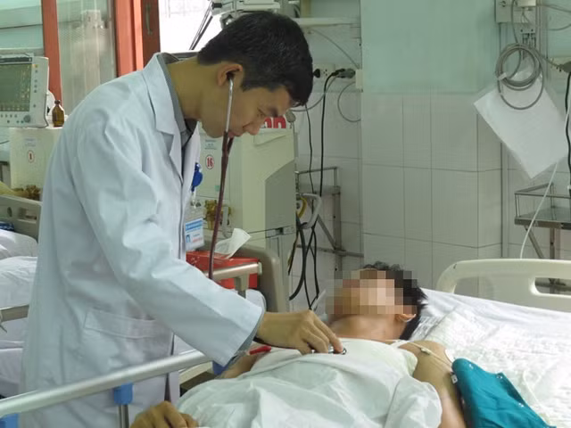 Nạn nhân được điều trị tại bệnh viện. Ảnh: LTA.