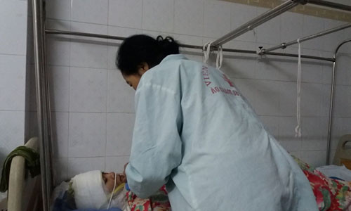 Bất ngờ câu nói đầu tiên của cô gái bị chồng cũ tạt axit Bat ngo cau noi dau tien cua co gai bi chong cu tat axit