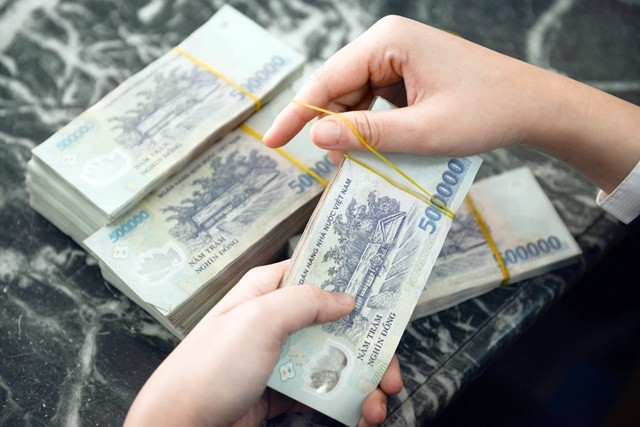 Tiền mặt của 10 “đại gia” niêm yết có thể mua đứt cả một bank lớn Tien mat cua 10 “dai gia” niem yet co the mua dut ca mot bank lon