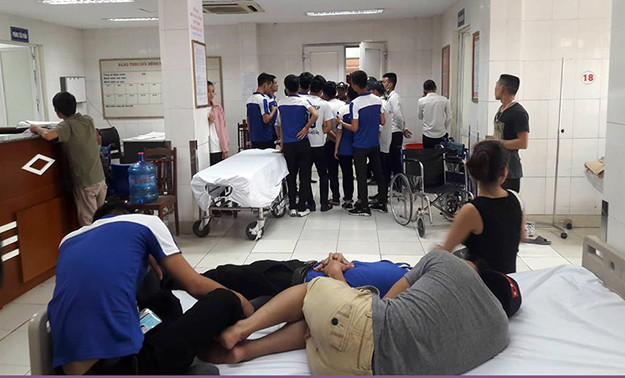 Hình ảnh các học viên đau bụng, nằm vật vã trên giường bệnh tại Bệnh viện 198 vào trưa ngày 7/7. Hình ảnh các học viên đau bụng, nằm vật vã trên giường bệnh tại Bệnh viện 198 vào trưa ngày 7/7.