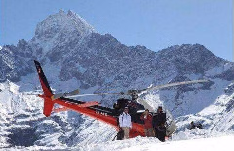 Bữa ăn đặc biệt trên đỉnh núi cao nhất thế giới Everest