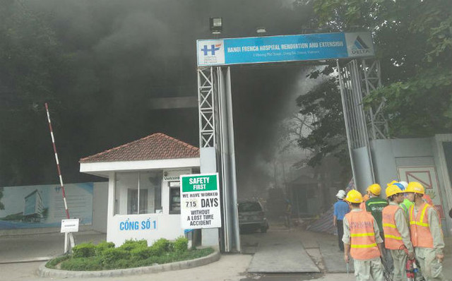 Như Kiến Thức đã đưa tin, khoảng 14h25, công trình bên trong Bệnh viện Việt Pháp, phố Phương Mai (Hà Nội) bất ngờ bốc cháy dữ dội. Như Kiến Thức đã đưa tin, khoảng 14h25, công trình bên trong Bệnh viện Việt Pháp, phố Phương Mai (Hà Nội) bất ngờ bốc cháy dữ dội.