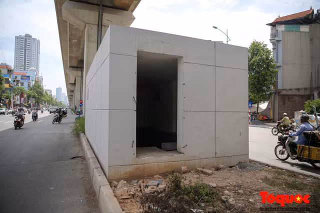 Sáng ngày 11/6, theo phát hiện của phóng viên Báo Tổ Quốc, tại một căn hầm bên dưới công trường nhà ga đường sắt trên cao nằm ngay trên đường Quang Trung, Hà Đông thuộc dự án đường sắt trên cao Cát Linh - Hà Đông, có dấu hiệu của việc sử dụng ma túy trái phép.