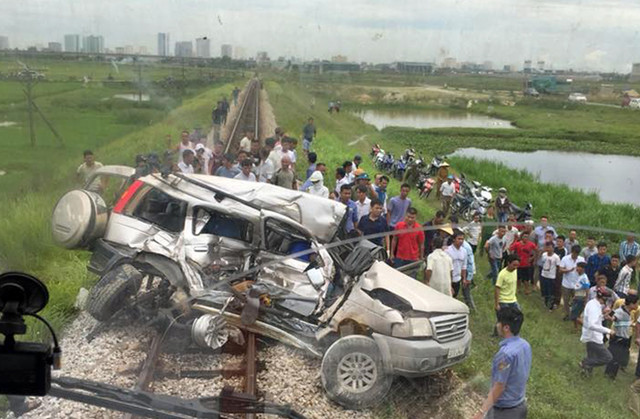 Tai nạn tàu hỏa ở Nghệ An: Sức khỏe tài xế ô tô rất xấu Tai nan tau hoa o Nghe An: Suc khoe tai xe o to rat xau